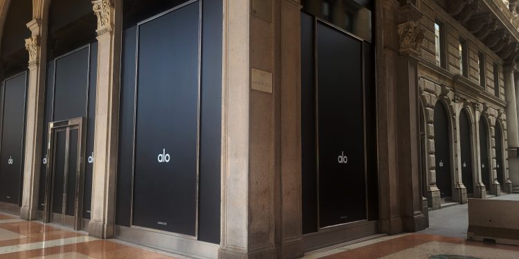 Alo sbarca a Milano: il brand activewear apre un maxi flagship in piazza Duomo nel 2027