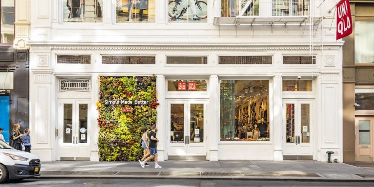 Fast Retailing (Uniqlo) brilla nei nove mesi. Utile a +25,6% ma preoccupa lo yen