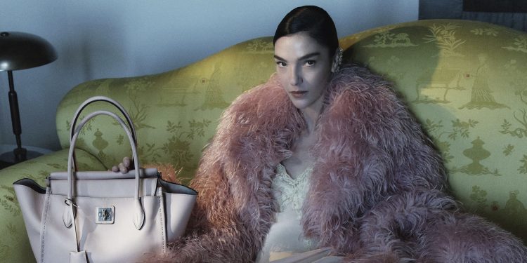 Mariacarla Boscono è il volto della nuova campagna di Ermanno Scervino