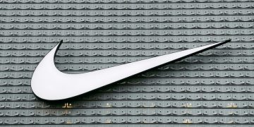 Nike rivede la sua strategia online in Cina: da gennaio stop ai distributori